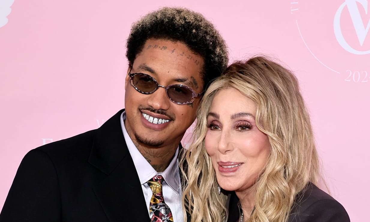 Cher habla sobre su relación con Alexander Edwards y defiende su diferencia de edad