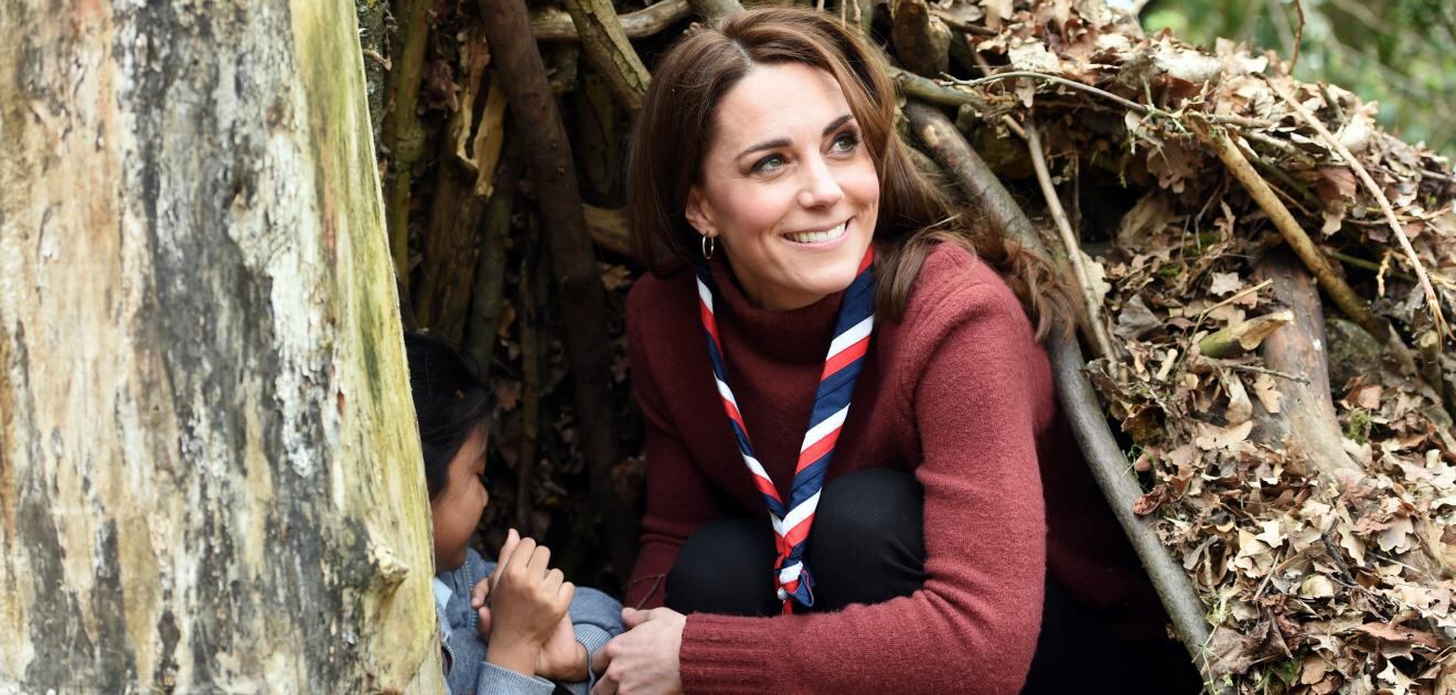Kate Middleton conquista con su actitud de equipo en su visita con los niños scouts