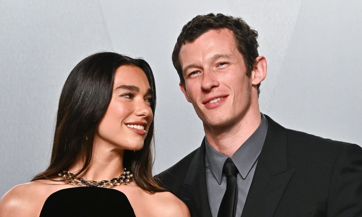 Dua Lipa se casó con un vestido de novia inspirado en Bianca Jagger