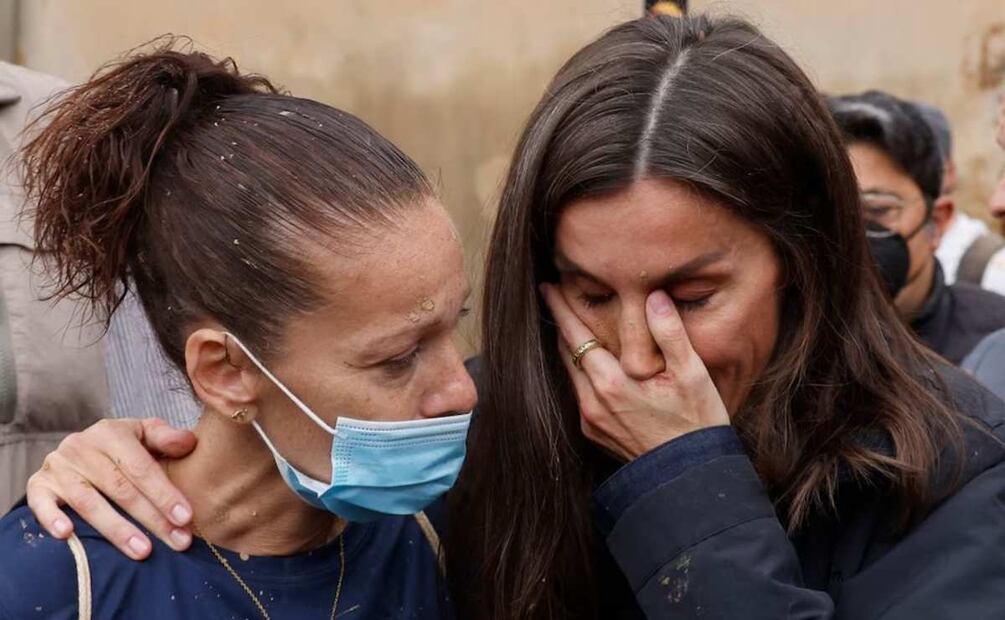 Reina Letizia conmovida durante su visita a Paiporta / Foto: EFE