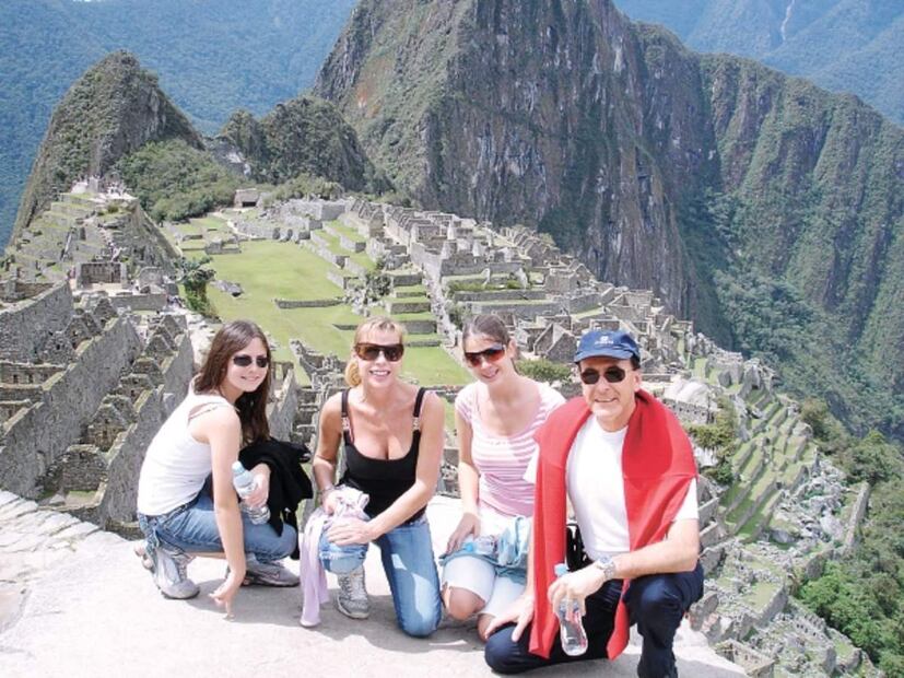 Deby y Charles con Alexis y Melanie, en Machu Pichu. (Foto: Archivo El Universal)
