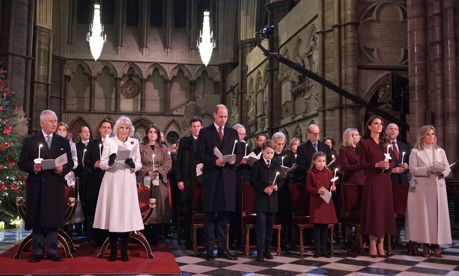 Kate Middleton y la familia real británica demuestran su unión durante concierto de Navidad