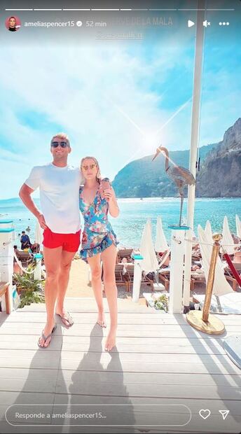 Lady Amelia Spencer y su esposo, Greg Mallet posan en el lujos hotel boutique Cap Estel / Instagram