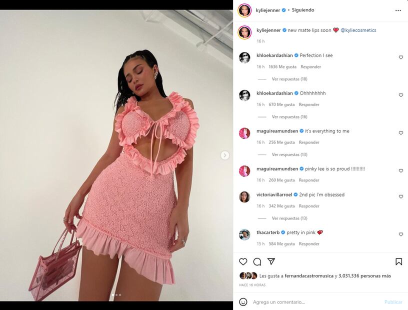 Kylie Jenner, bonita en rosa, luce romántico diseño de Alexander Wang