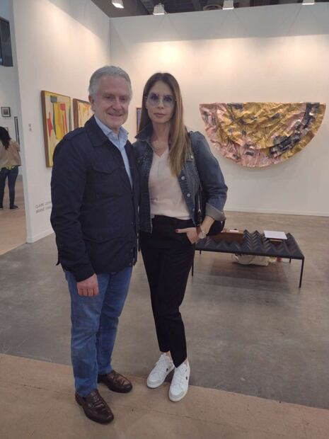 Tarde de parejas: Johanna Slim con Arturo Elias Ayub, y Santiago Creel con Paulina Velasco en Zona Maco