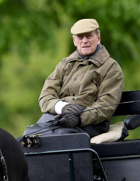 Hospitalizan al duque de Edimburgo, esposo de la reina Isabel II