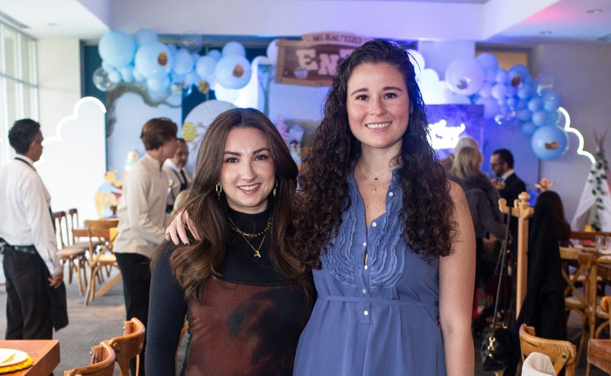 Alejandra Domínguez y Paola Vallejo en el bautizo de Enzo, hijo de Alejandro Etienne y Jessica Nassar / Foto: Esteban Torreblanca