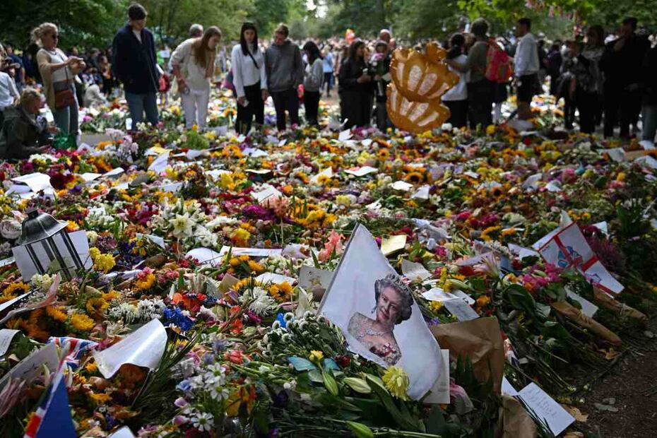 ¿Qué pasará con el mar de flores que dejaron por la muerte de Isabel II? Esto