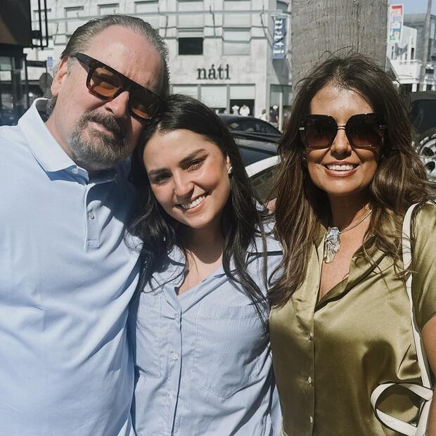 Susana Aguilar junto a sus padres / Foto: Instagram