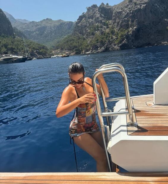 El original vestido de Georgina Rodríguez en su viaje a Mallorca / Foto: Instagram