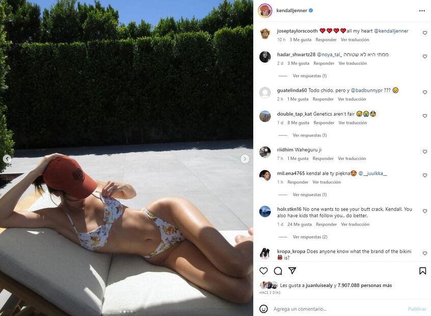 Kendall Jenner toma el sol de primavera con un microkini con flores ¿tomó las fotos Bad Bunny?