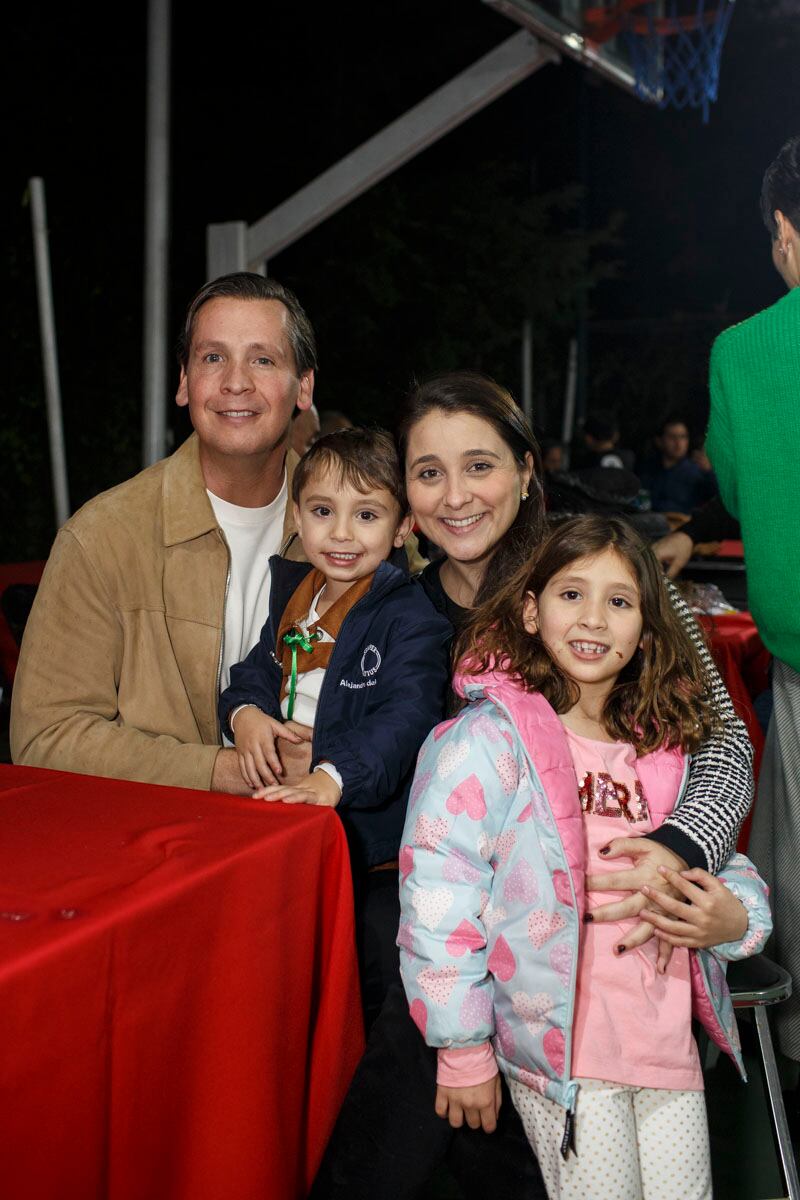 Oscar del Barco, Alejandro, Sofía y Corina Degwitz. (Foto: Esteban Torreblanca)