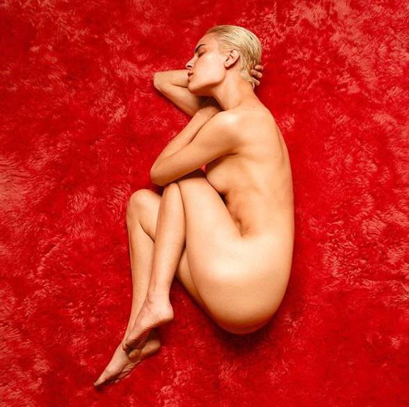 La hija de Demi Moore y Bruce Willis posa desnuda en Instagram
