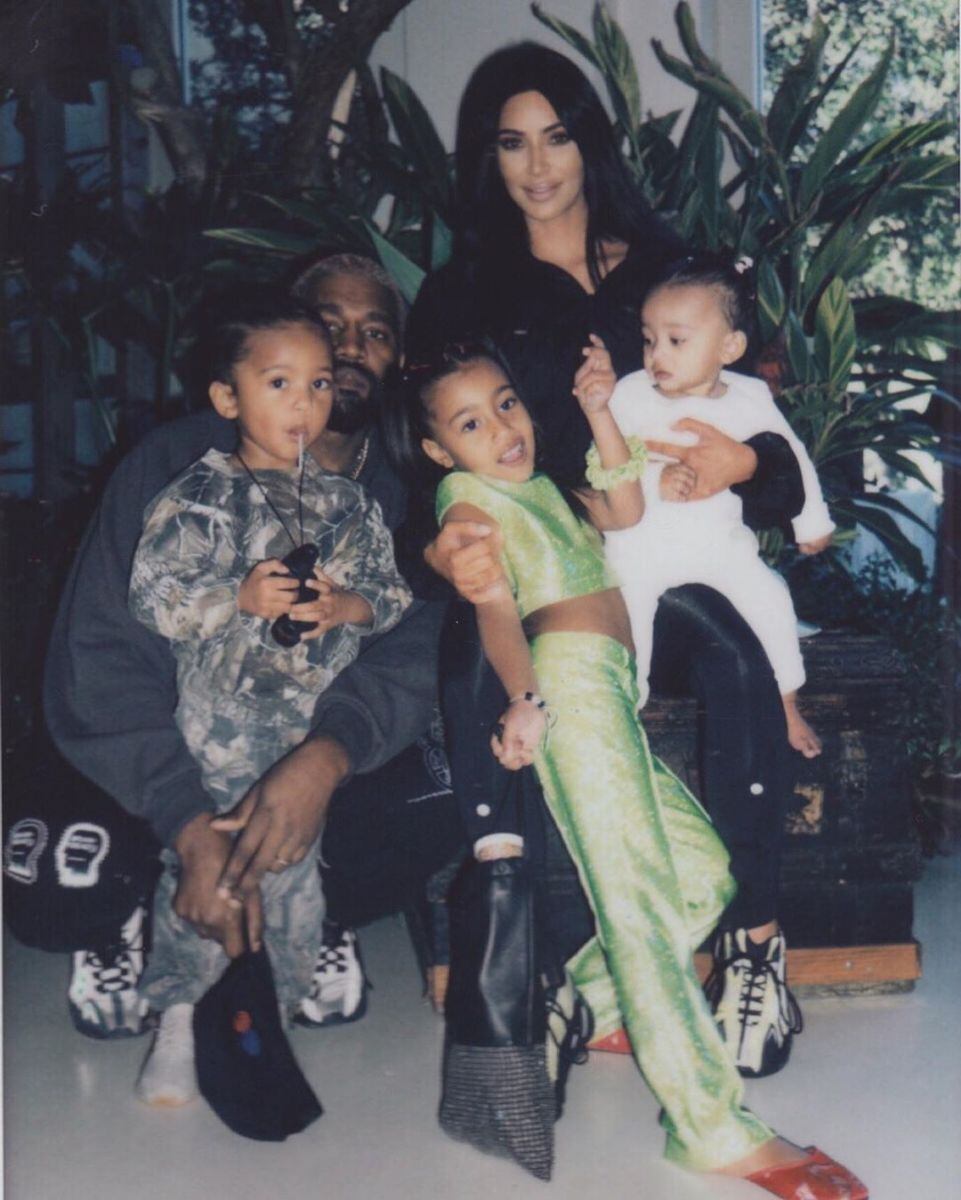 Kim Kardashian presume a su hija por su primera portada de revista