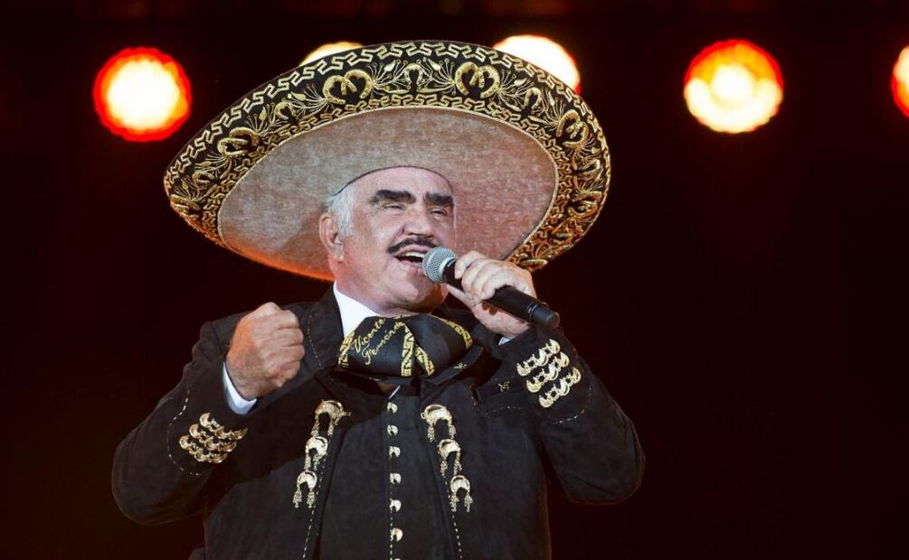 Vicente Fernández Jr. asegura que su papá se aparece en el rancho todos los días