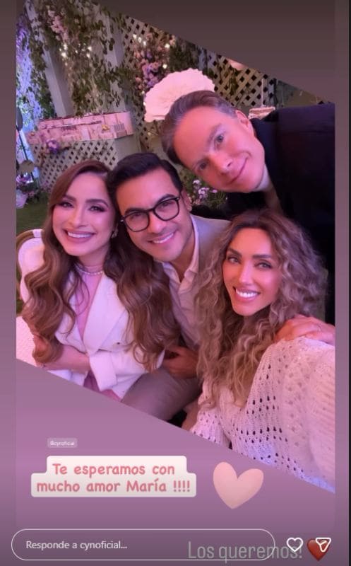 Carlos Rivera, Cynthia Rodríguez, Anahi y su esposo Manuel Velasco en el baby shower de María. (Foto: Instagram)