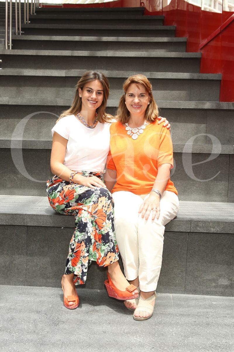 EN PORTADA: Paola Albarrán y sus trillizos Fernando, Pablo y Natalia Landeros