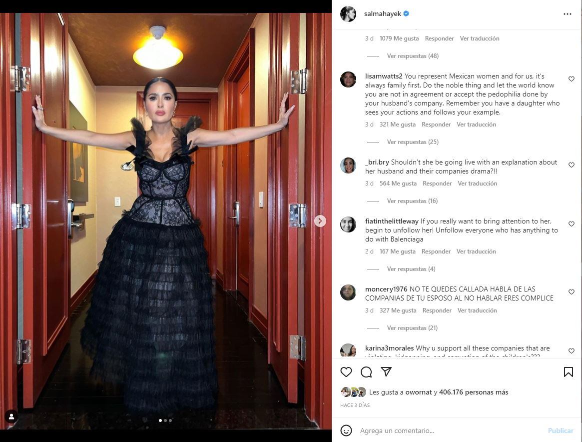 La mamá de Salma Hayek sale en su defensa frente al escándalo de Balenciaga