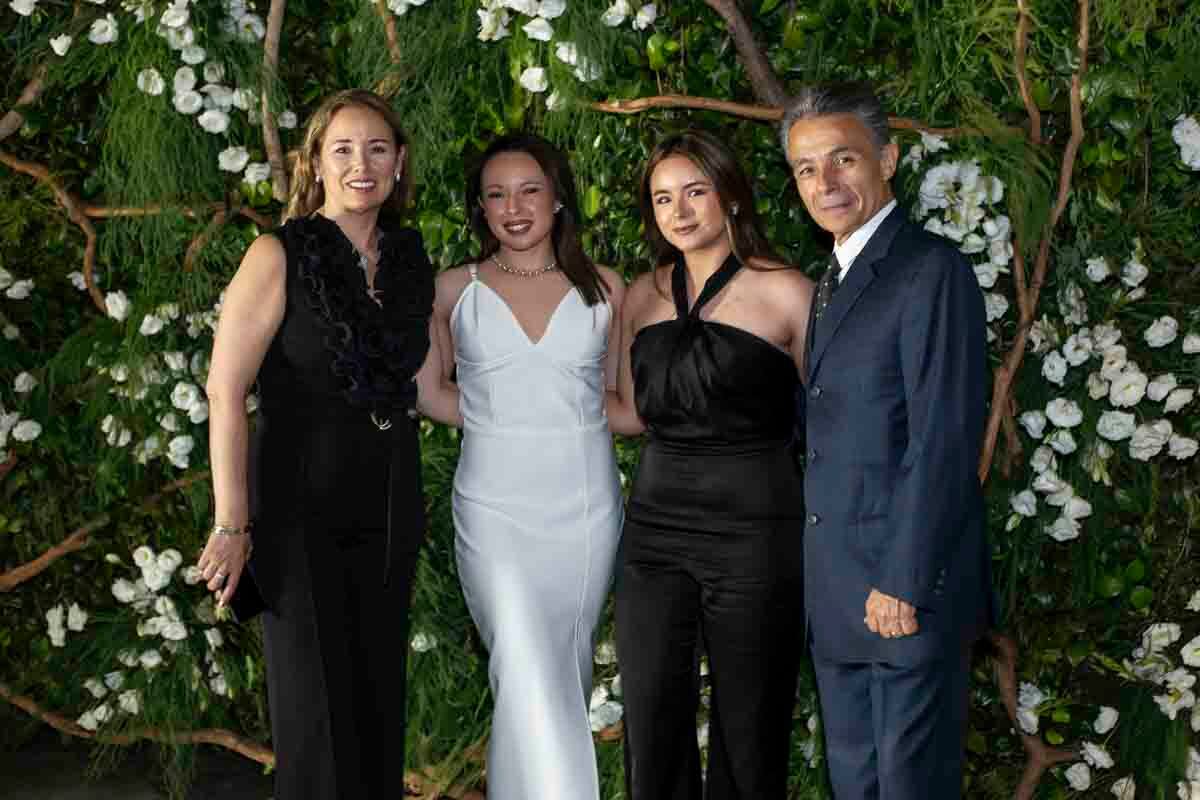 Sonia de la Torre, Ximena, Natalia y Víctor Navarrete. (Foto: Esteban Torreblanca)