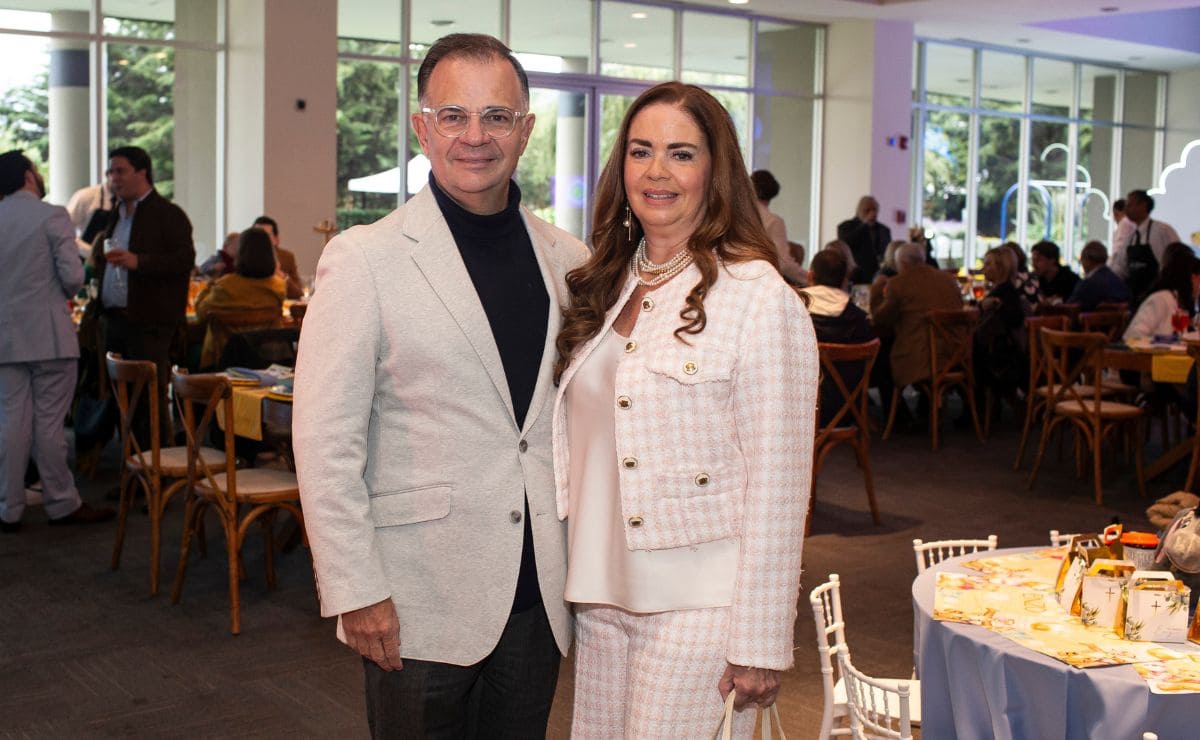 Ulrich Richter y Claudia Ramírez en el bautizo de Enzo, hijo de Alejandro Etienne y Jessica Nassar / Foto: Esteban Torreblanca