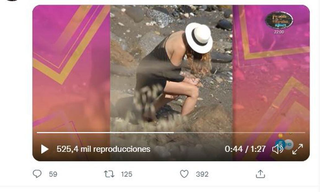 Paulina Rubio es captada haciendo del baño en la playa / Twitter