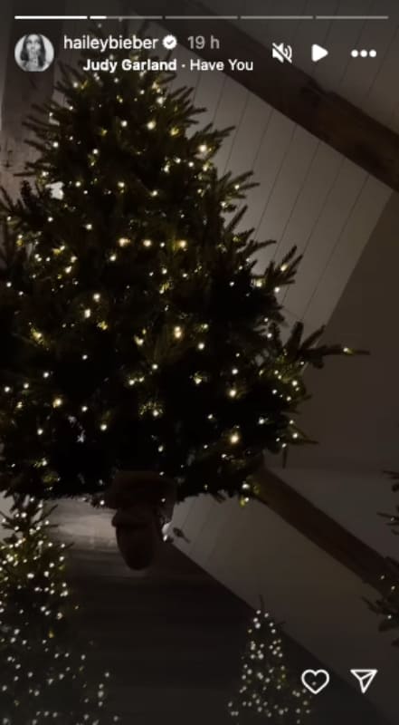 La decoración navideña de Hailey Bieber / Foto: Instagram