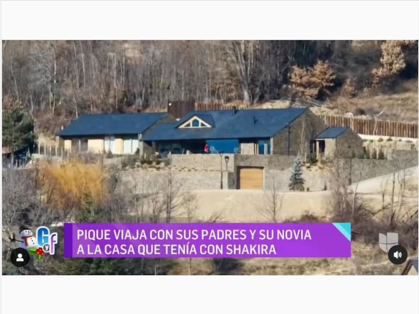 Clara Chía en actitud cómplice con la familia de Gerard Piqué