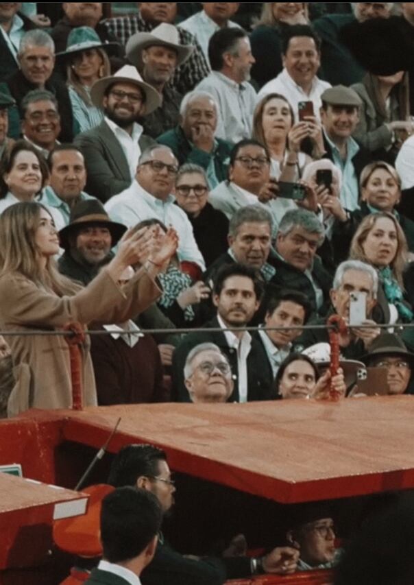 Ana Soria apoyando a Enrique Ponce / Foto: Instagram