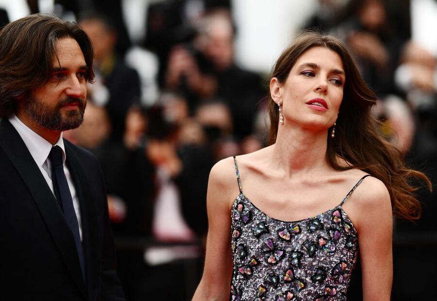 Charlotte Casiraghi y su esposo Dimitri Rassam en la edición 76 del Festival de Cannes / AP