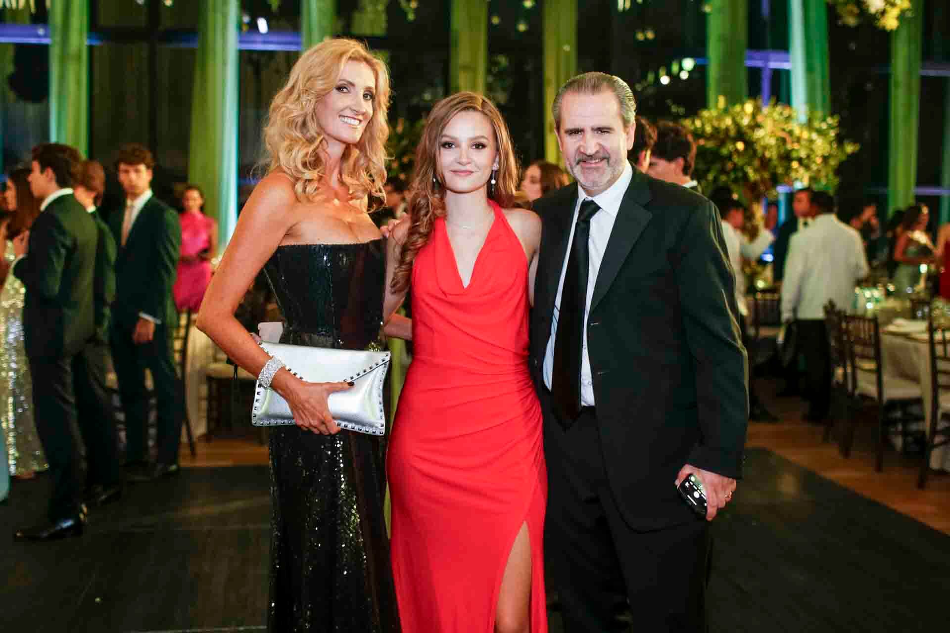 Maite, Miren y Pablo Casanueva. (Foto: Esteban Torreblanca)