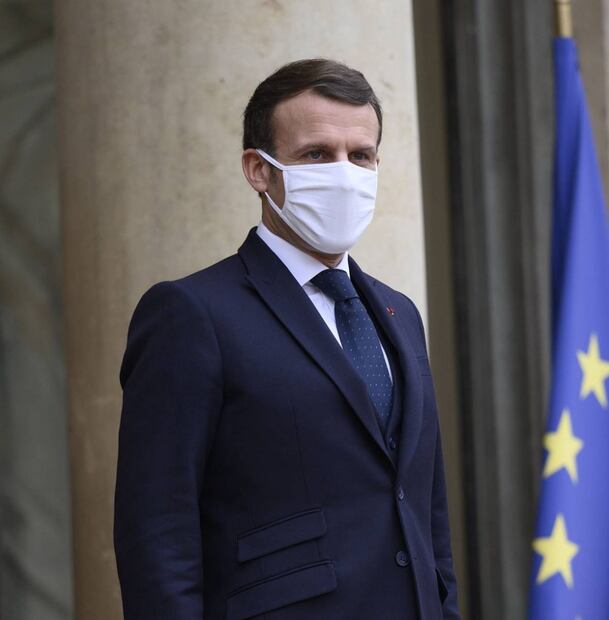 Emmanuel Macron, feliz de lucir con algunos kilitos de más 