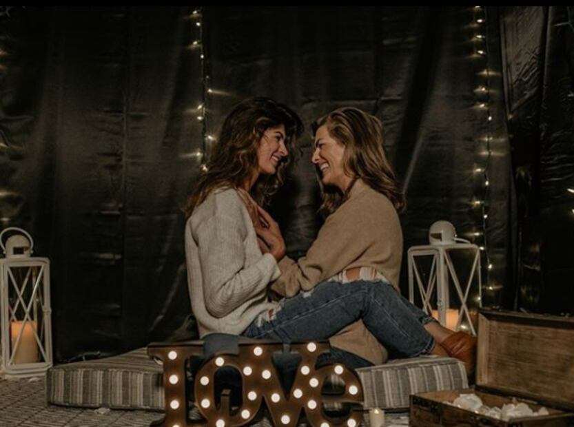 Montserrat Oliver y Yaya Kosikova se comprometen 