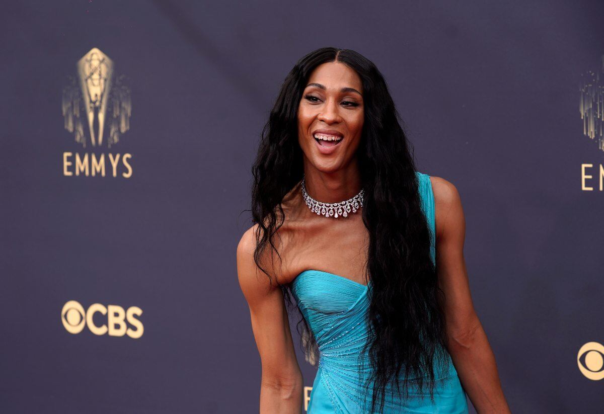 La moda y el glamour en la alfombra roja de los Emmy 2021