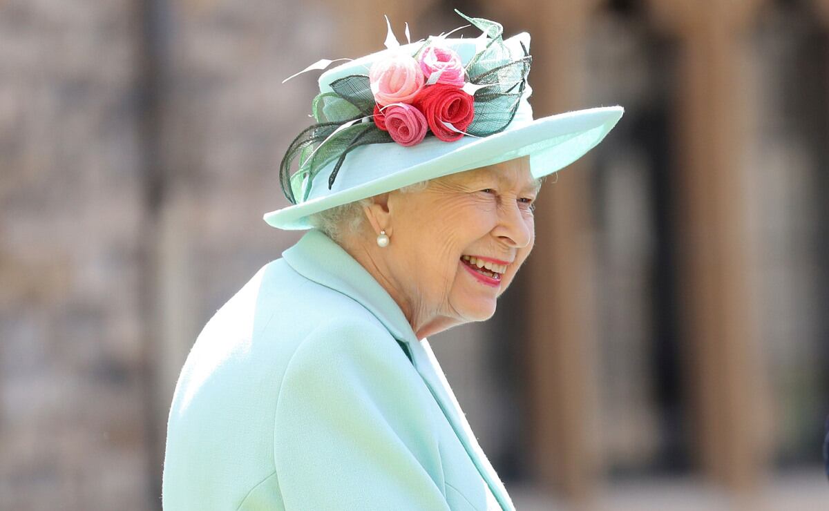 Por este motivo la reina Isabel II no tiene pasaporte