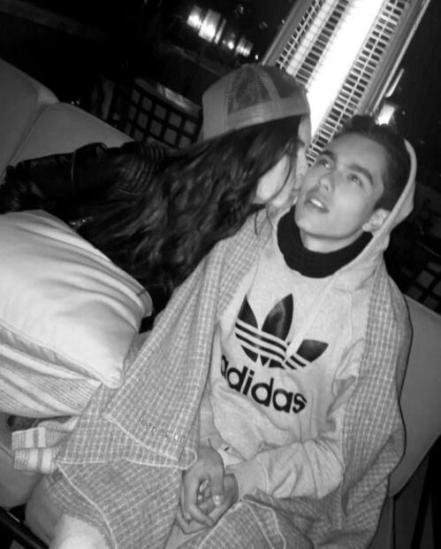 Famosos jóvenes con novios más grandes que ellos