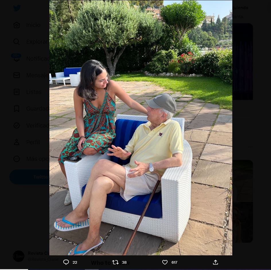 Mario Vargas Llosa platica con una de sus nietas / Twitter @AlvaroVargasLl