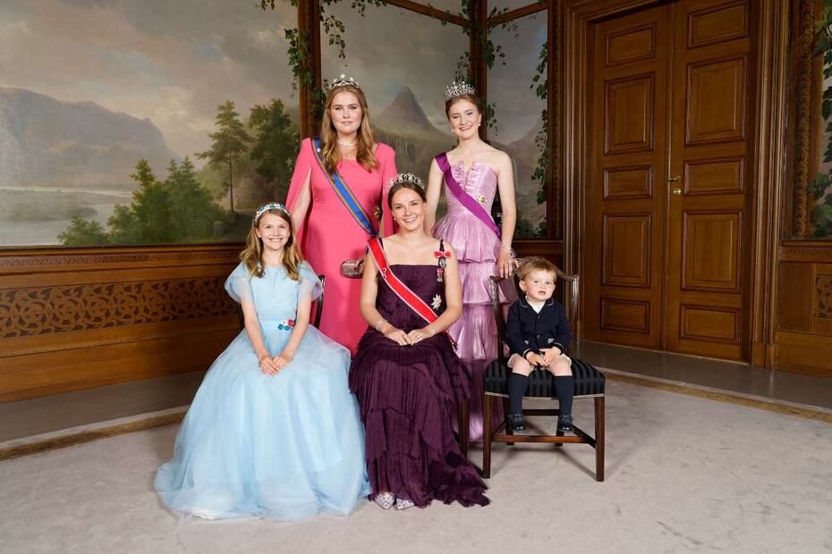 La princesa heredera Estelle de Suecia, la princesa heredera Amalia de Orange, la princesa heredera Elisabeth de Bélgica y el príncipe heredero Carlos de Luxemburgo / EFE