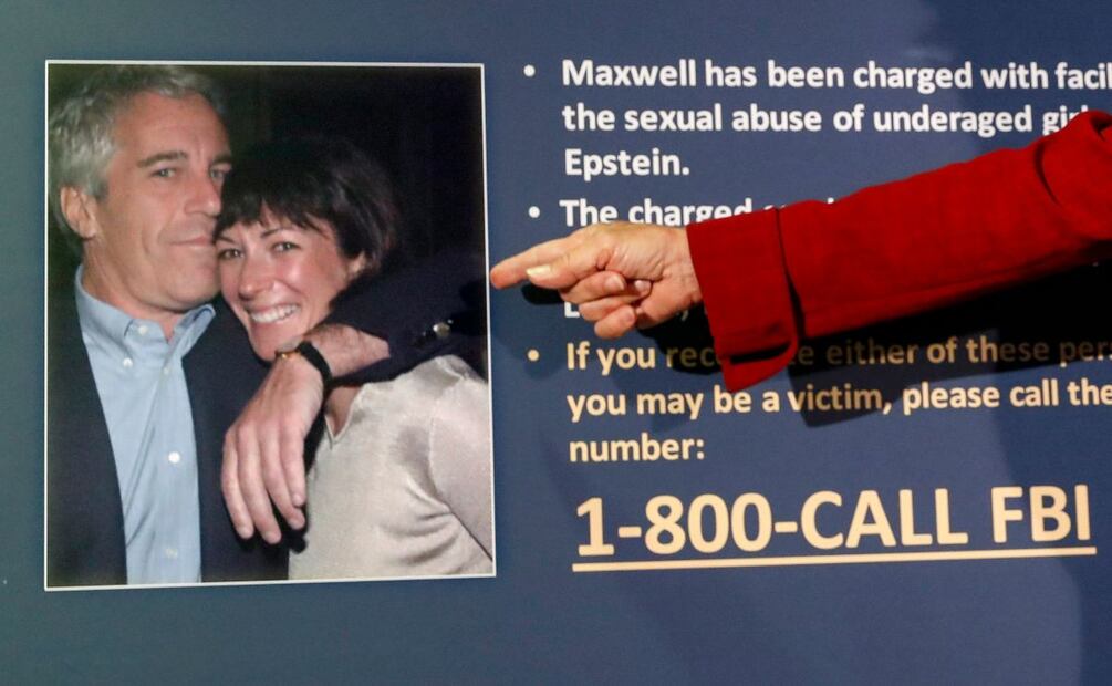 Testigo en caso de Ghislaine Maxwell, cómplice de Epstein, acusa a denunciante del príncipe Andrés de agresión sexual