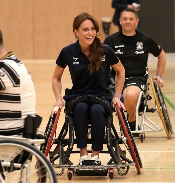 Kate Middleton jugando rugby en silla de ruedas en el Centro Deportivo Allam / AP