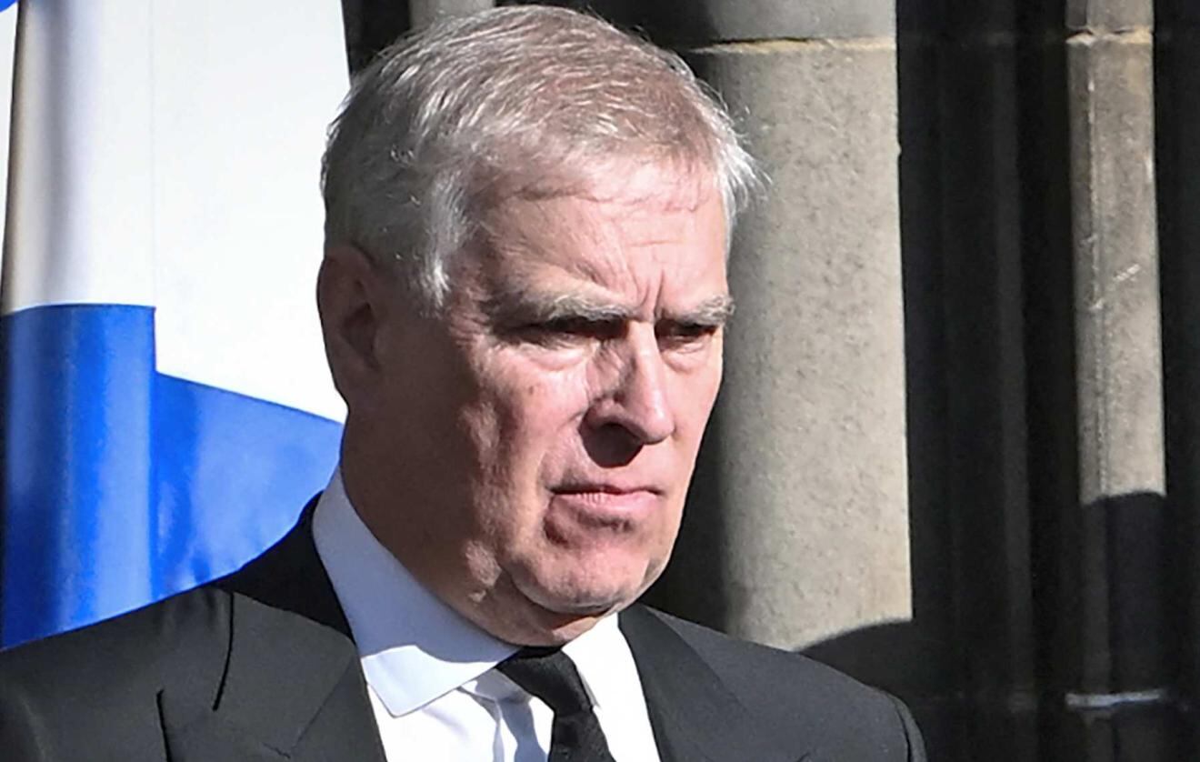 Lanzan insultos al príncipe Andrés en plena procesión fúnebre de Isabel II del Reino Unido