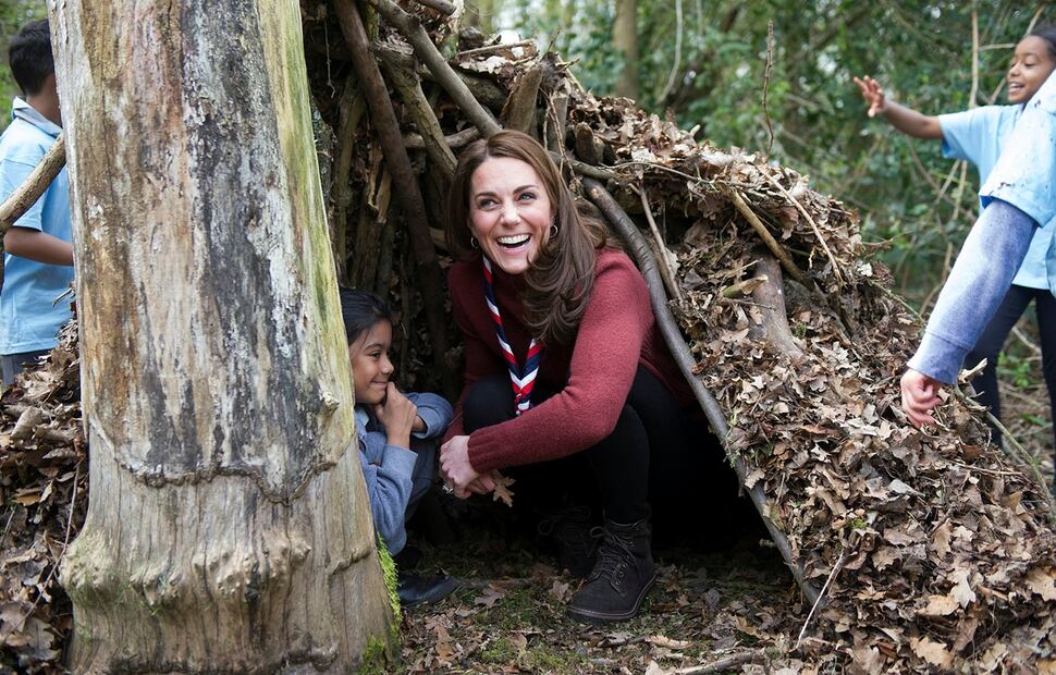 Kate Middleton conquista con su actitud de equipo en su visita con los niños scouts