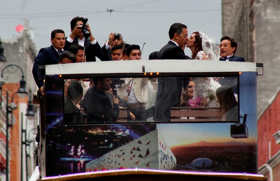 ¿Quién es César Yáñez Centeno y por qué hasta AMLO fue a su boda?