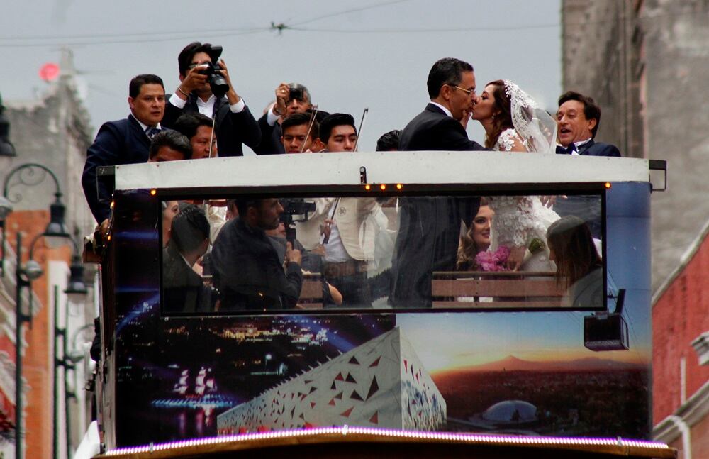 ¿Quién es César Yáñez Centeno y por qué hasta AMLO fue a su boda?