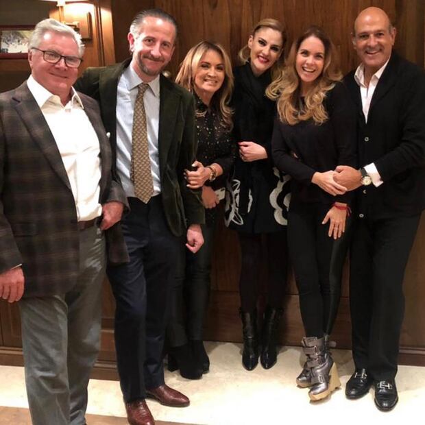 FOTOS: Como pocas veces, Lucero se deja ver con su hija