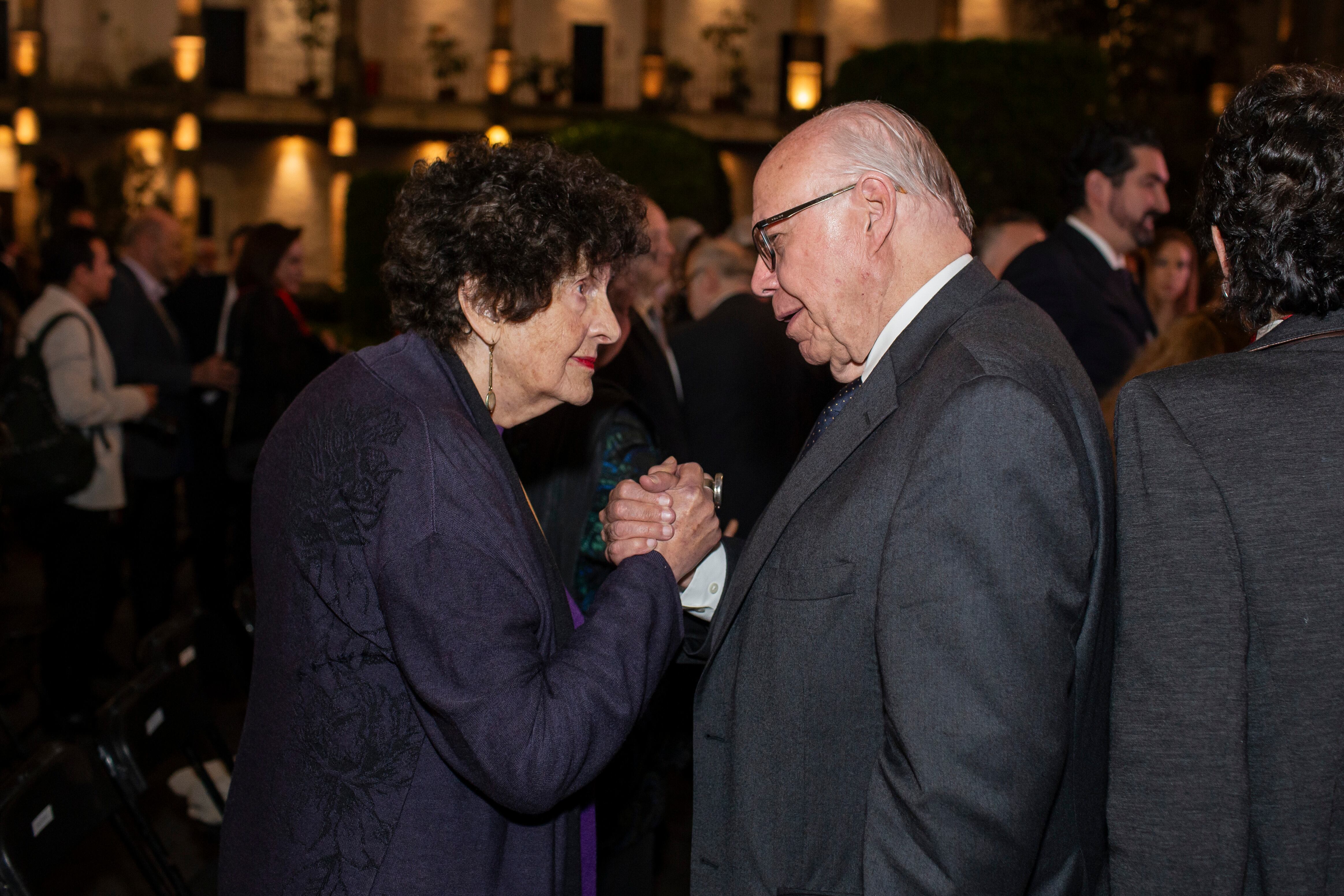 Margo Glantz y José Narro. (Foto: Esteban Torreblanca)