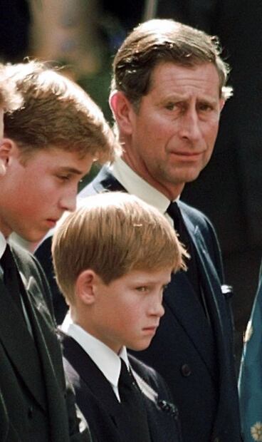 El príncipe William habría perdonado al príncipe Carlos por los ‘errores del pasado’