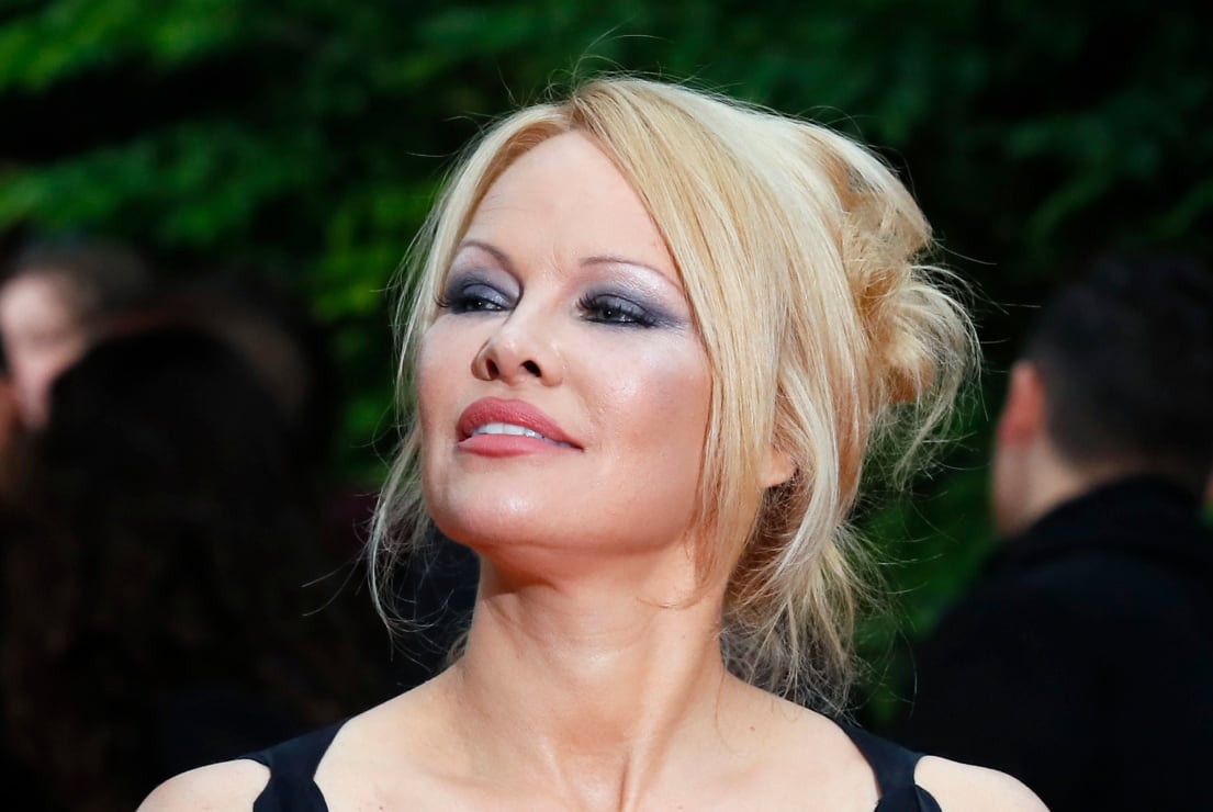 Pamela Anderson confiesa que tras sufrir abuso, intentó asesinar a su niñera