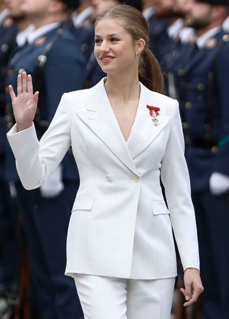 La princesa Leonor en su llegada al Congreso de los Diputados antes de su jura de la Constitución en el día de su cumpleaños 18 / EFE