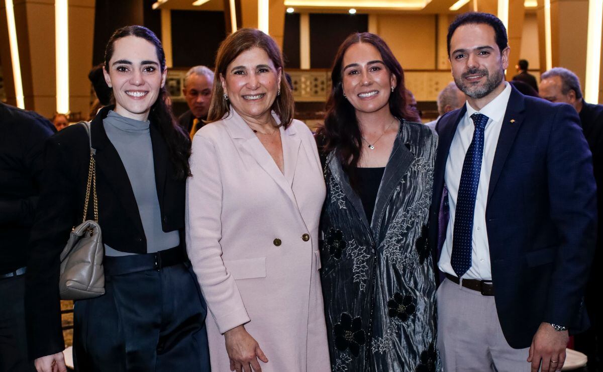 Maria José Anahuati, Nancy Kuri, Nicole Kuri y Jorge Luis Rivera Kuri / Foto: Esteban Torreblanca