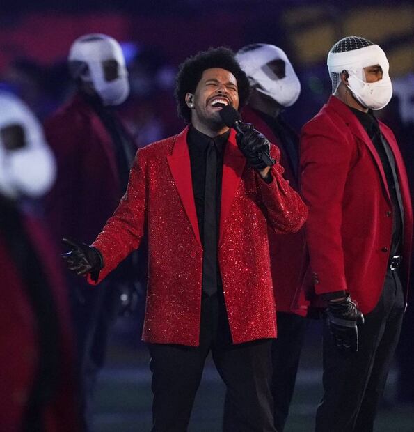 The Weeknd brilla en el Super Bowl con miles de rubíes y firmado por Givenchy